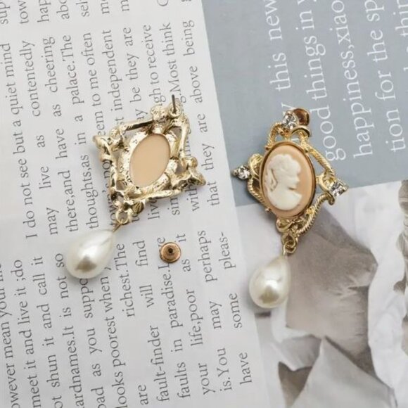 NEW Eliza Victorian Pink Cameo Pearl Drop Earrings - Picture 3 of 4